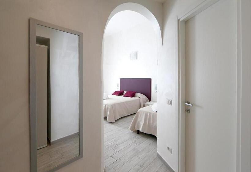 اتاق راحتی سه تخته, 47 Steps