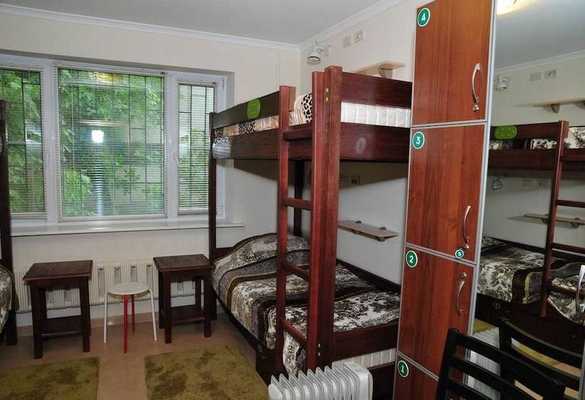 تختخواب در اتاق مشترک, Green Hostel