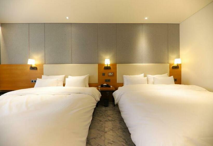 חדר סופריור נוף לעיר, Brooks Business