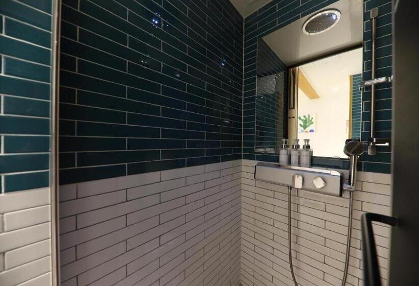 חדר סטנדרט, Brooks Business