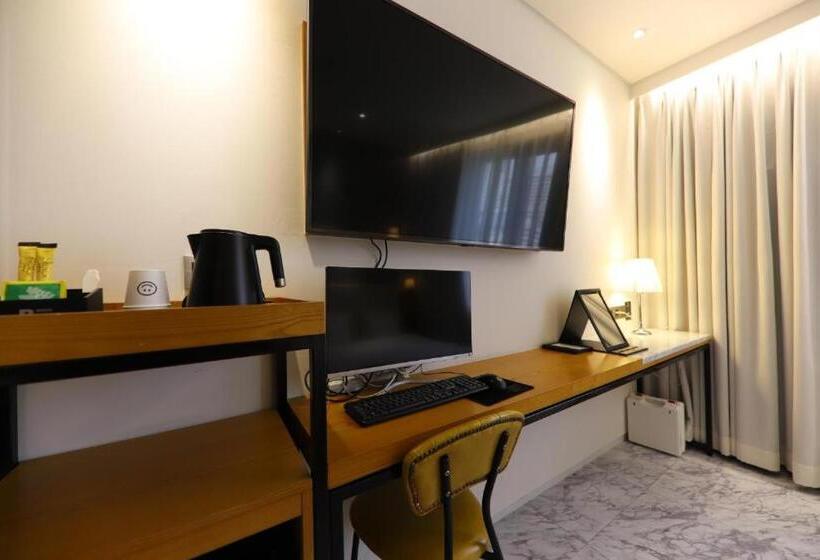 חדר סטנדרט, Brooks Business