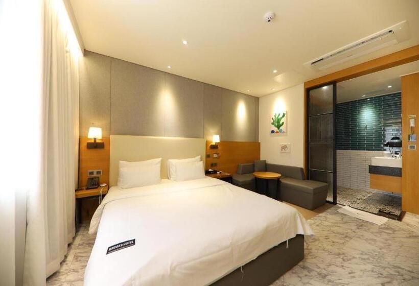 חדר סטנדרט, Brooks Business