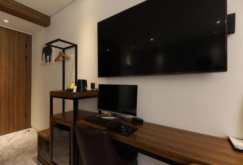 חדר סטנדרט, Brooks Business