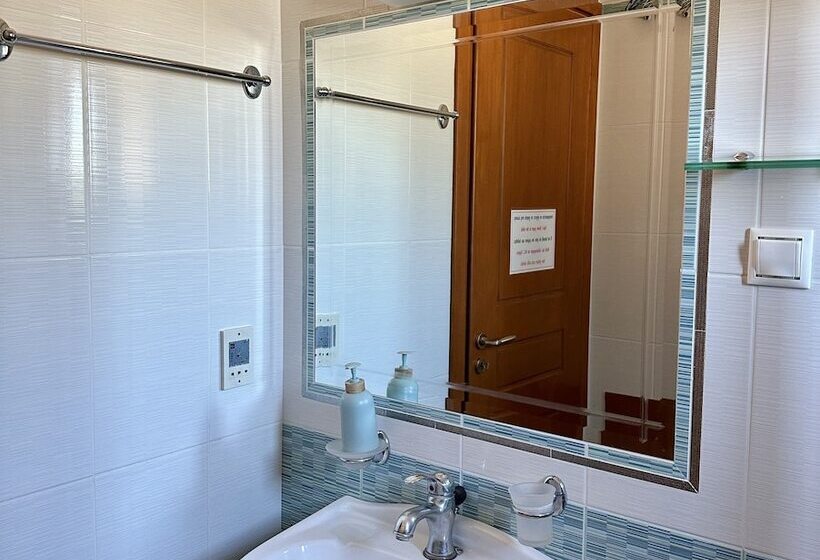 标准三人间, Sofotel