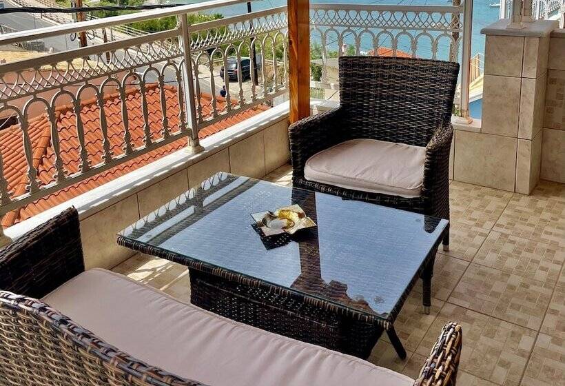 标准三人间, Sofotel