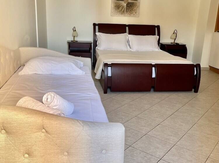 标准三人间, Sofotel