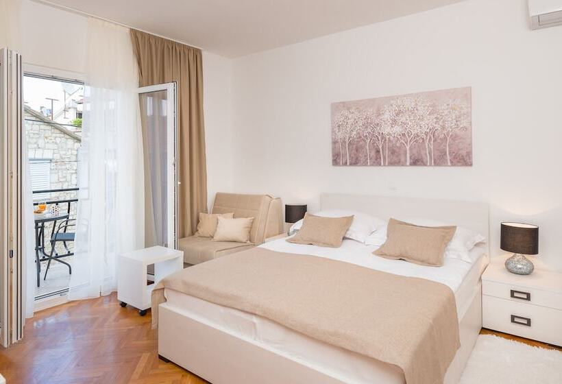 Люкс Комфорт, B&b Aurora