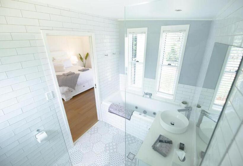 סטודיו דלוקס, Hampton Estate Wines