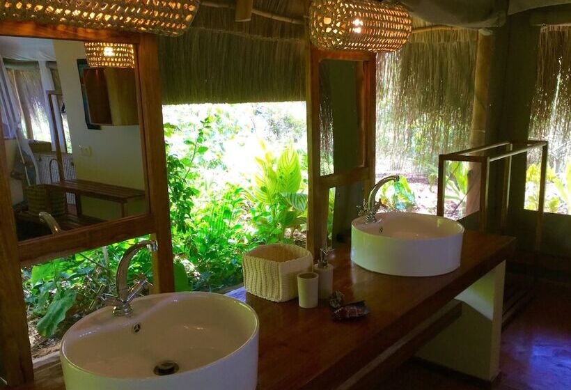 چادر با خدمات رفاهی لوکس, Asdunas Lodge