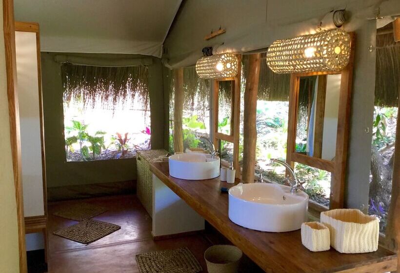 چادر با خدمات رفاهی لوکس, Asdunas Lodge