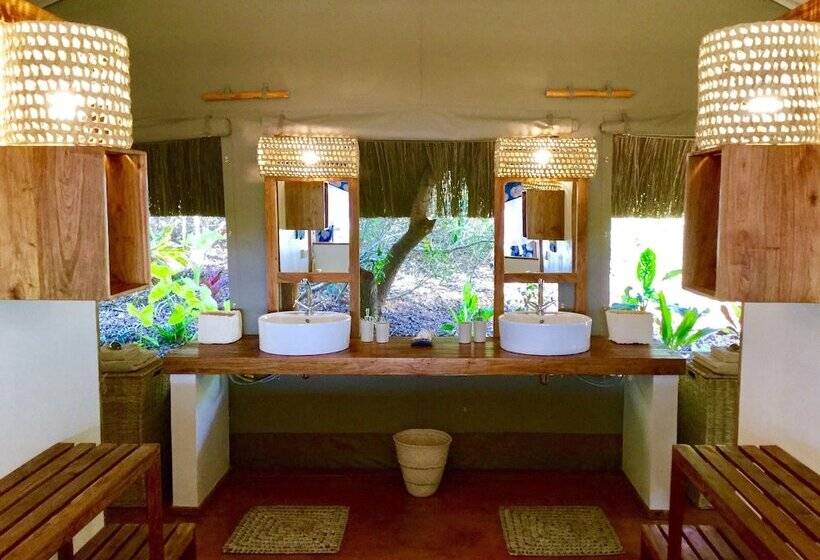 چادر با خدمات رفاهی لوکس, Asdunas Lodge