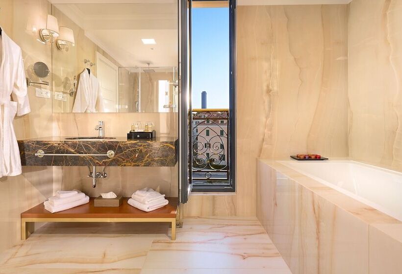 اتاق لوکس با تخت بزرگ, Villa Harmony