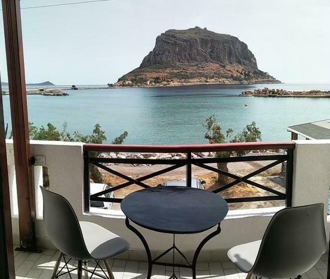 غرفة قياسية مطلّة علي البحر, Agnantio