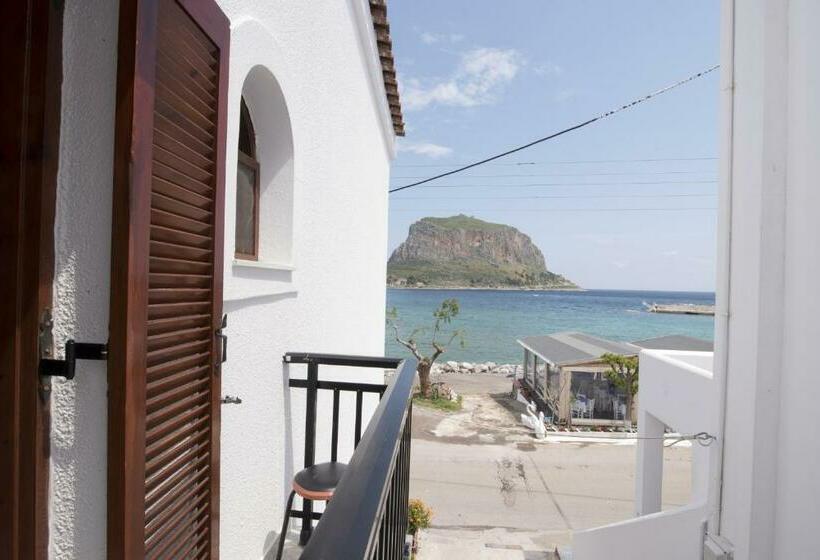 Quarto Estandar Vista Mar Lateral, Agnantio