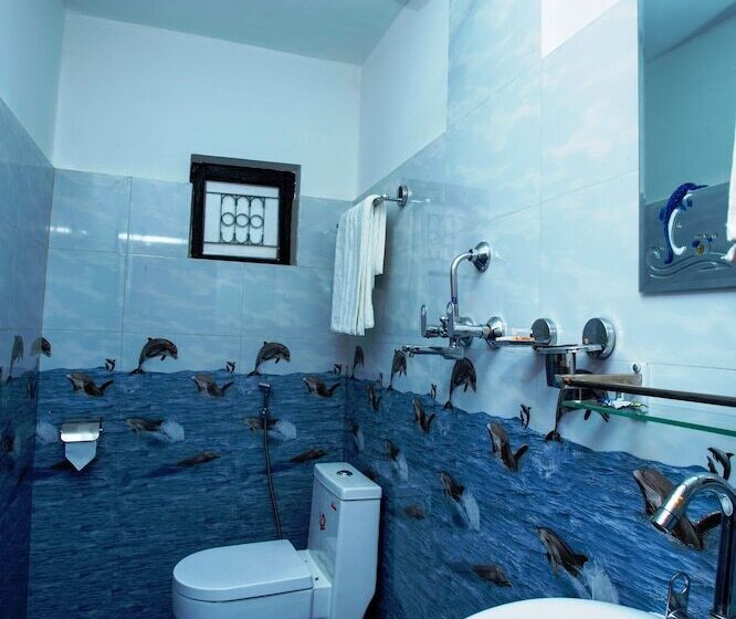 اتاق استاندارد, Gurung's Home