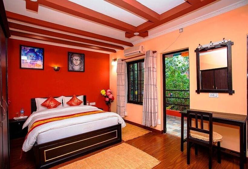 اتاق لوکس, Gurung's Home