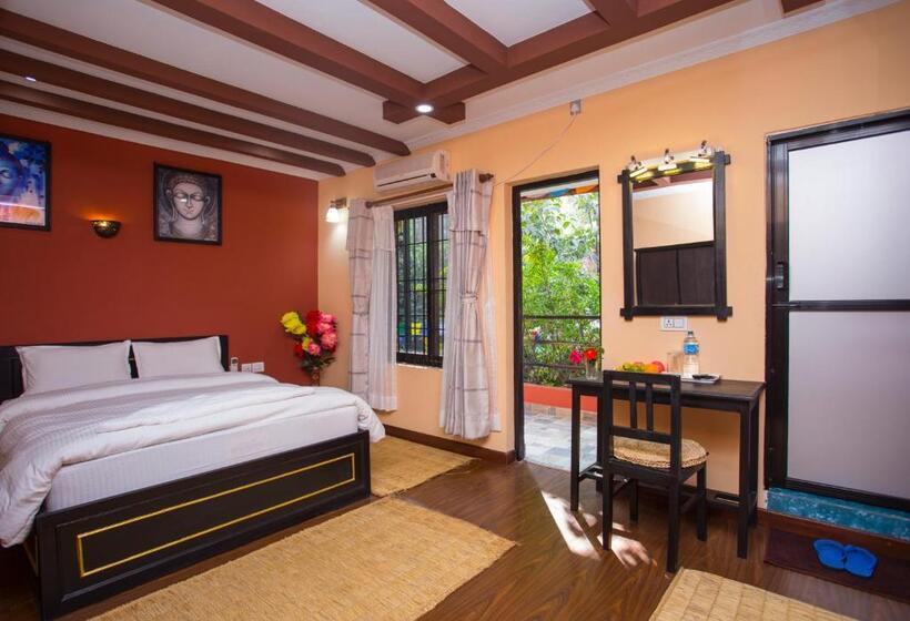 سوییت لوکس, Gurung's Home