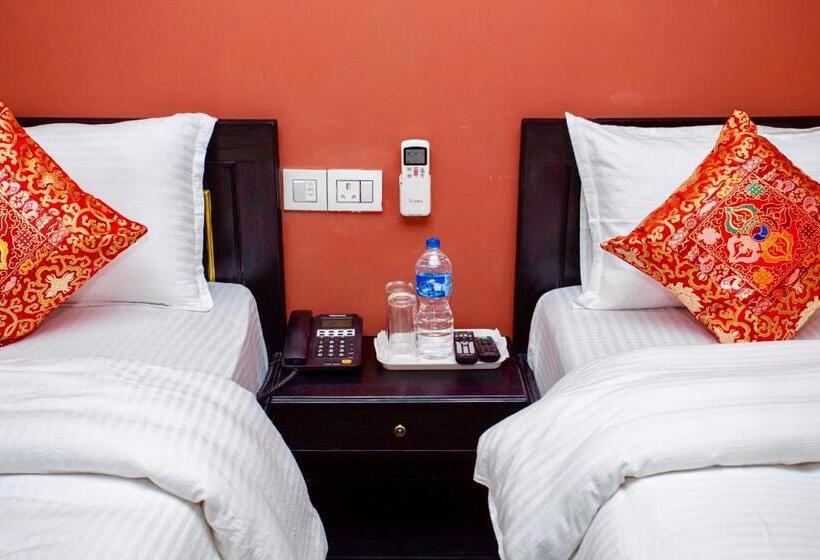 سوییت لوکس, Gurung's Home