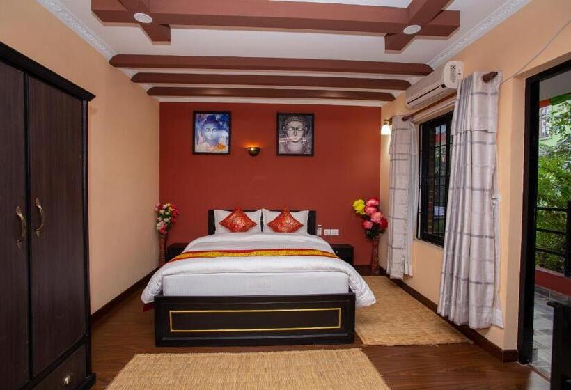 سوییت لوکس, Gurung's Home