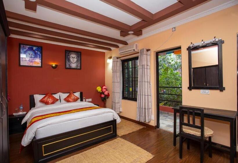 سوییت لوکس, Gurung's Home