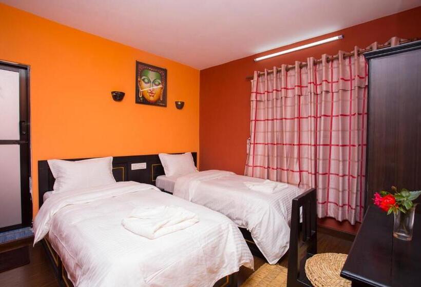 اتاق خانوادگی, Gurung's Home