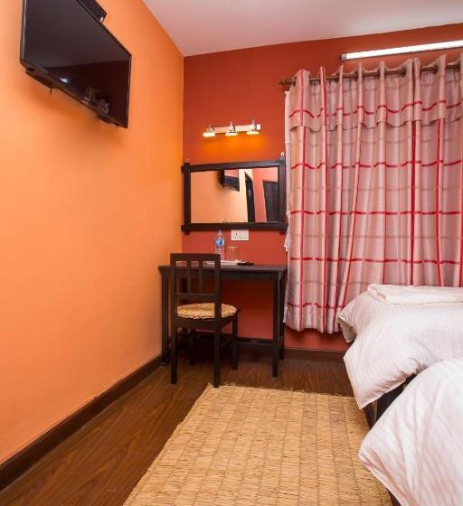 اتاق خانوادگی, Gurung's Home