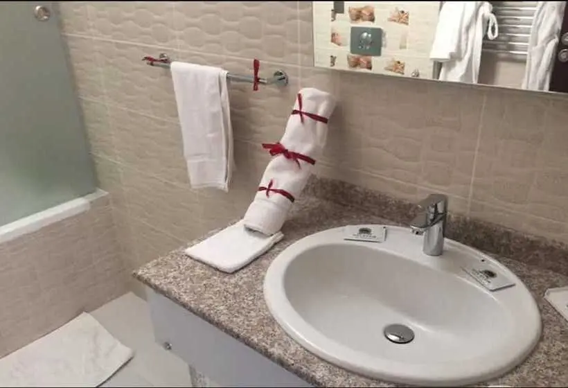 اتاق استاندارد سه نفره, Hôtel Rue D Or