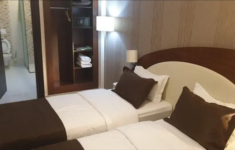 اتاق استاندارد سه نفره, Hôtel Rue D Or