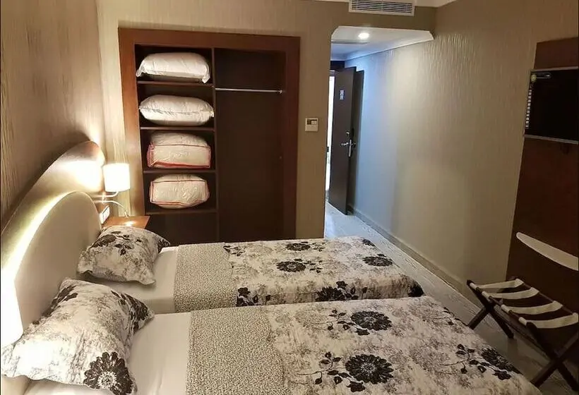 اتاق استاندارد سه نفره, Hôtel Rue D Or