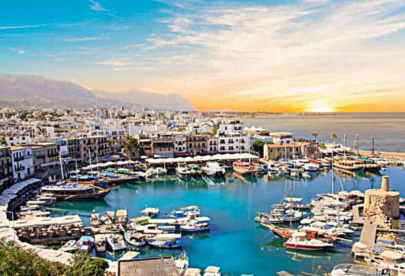 חדר סטנדרט עם מרפסת, Lord S Residence Boutique