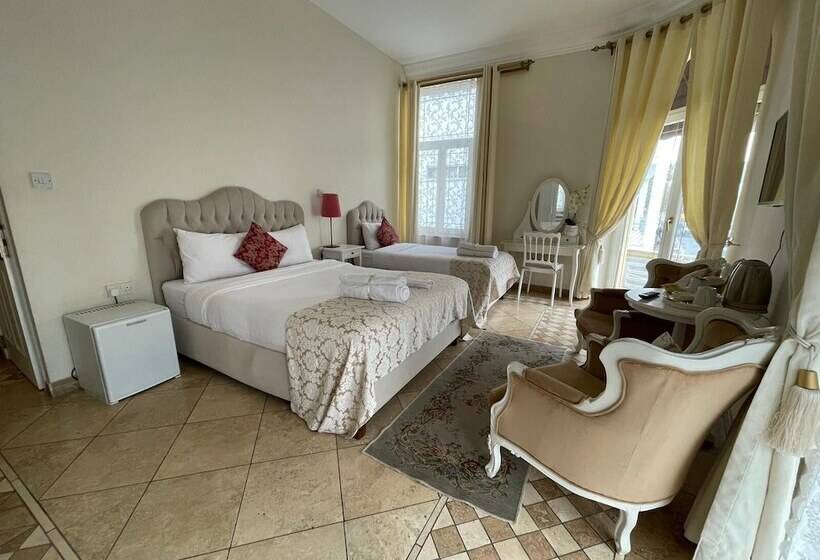 חדר דלוקס לשלושה, Lord S Residence Boutique