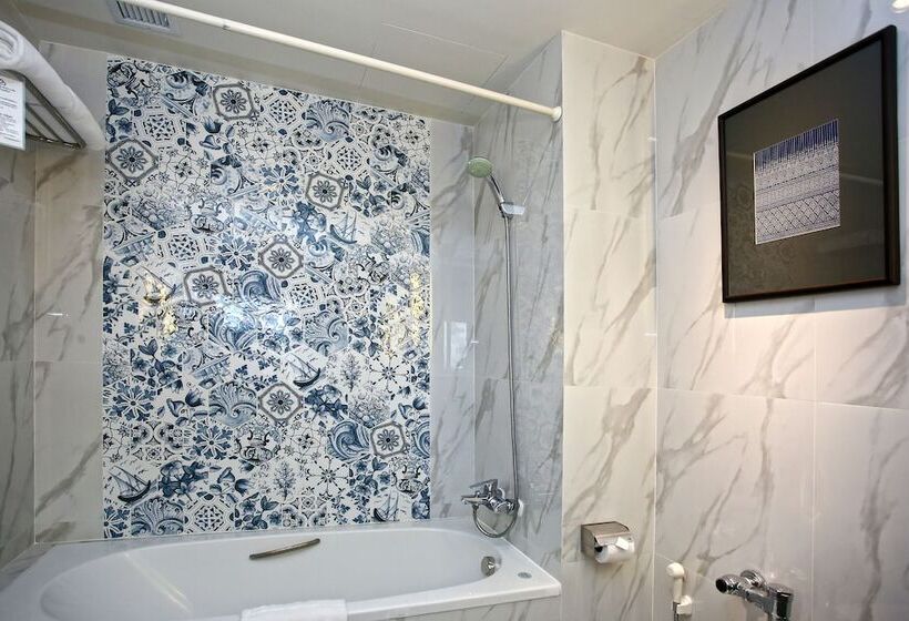 디럭스 트리플 룸, The Royal Paradise Hotel & Spa Sha Extra Plus