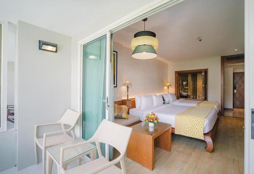 디럭스 트리플 룸, The Royal Paradise Hotel & Spa   Sha Extra Plus