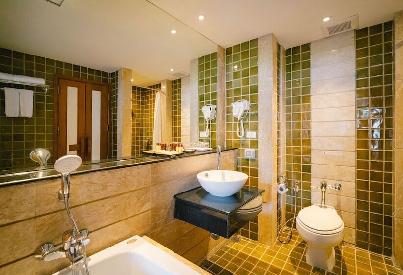 디럭스 트리플 룸, The Royal Paradise Hotel & Spa Sha Extra Plus