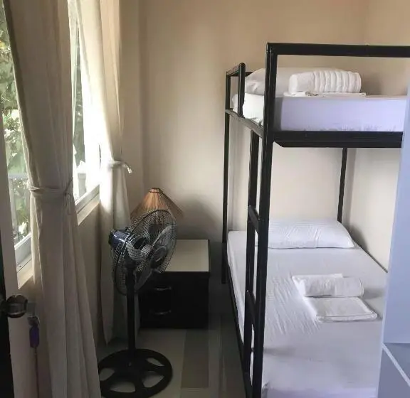 スタンダードルーム、2段ベッド共用バスルーム, Avila S Horizon Dive Resort Malapascua