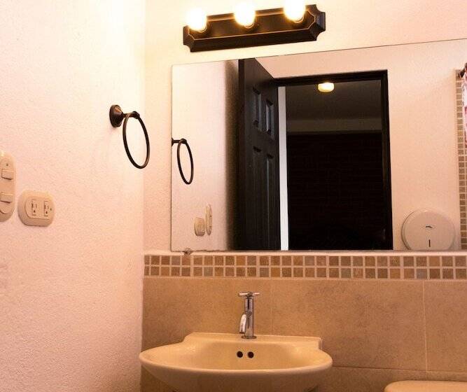 اتاق استاندارد چهار تخته, Lar Antiqua