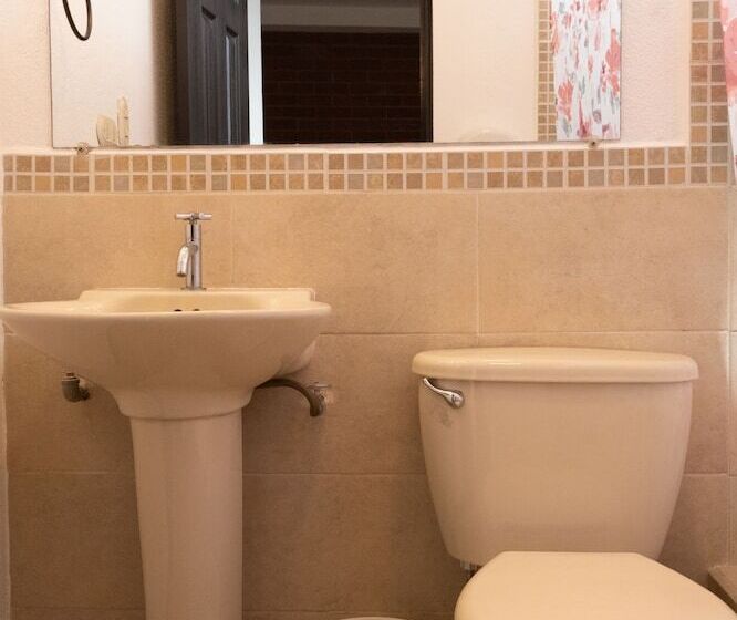 اتاق استاندارد چهار تخته, Lar Antiqua