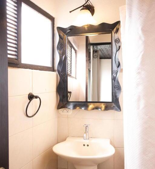 اتاق استاندارد, Lar Antiqua