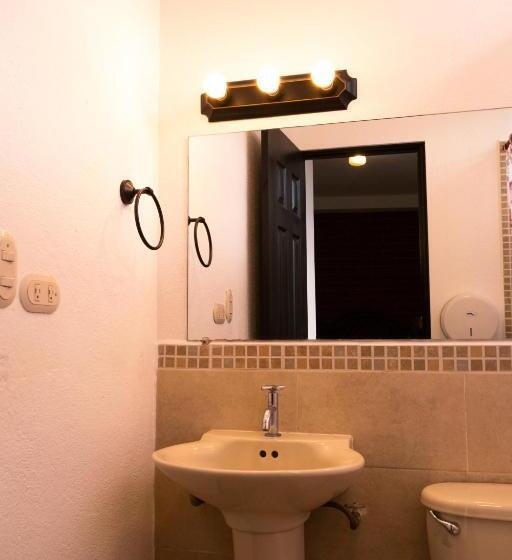 اتاق استاندارد سه نفره, Lar Antiqua