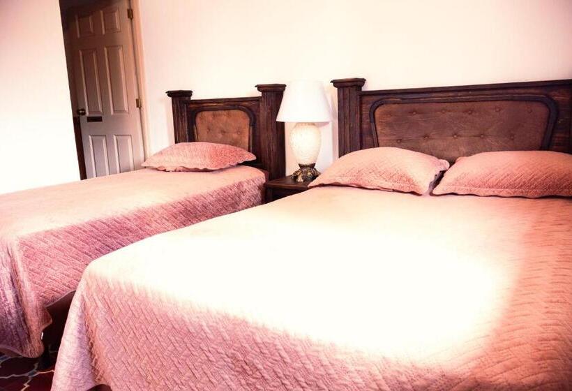 اتاق استاندارد سه نفره, Lar Antiqua