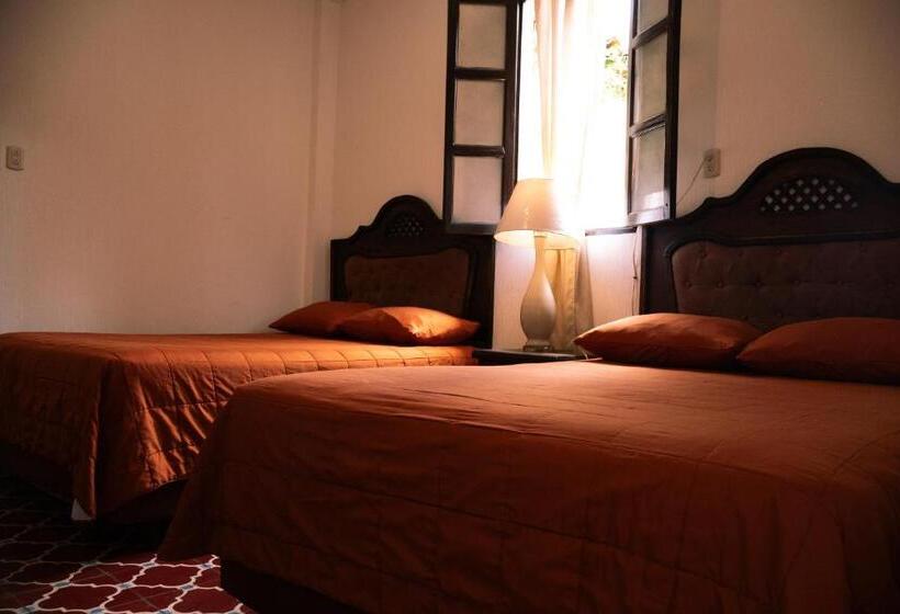 اتاق استاندارد چهار تخته, Lar Antiqua