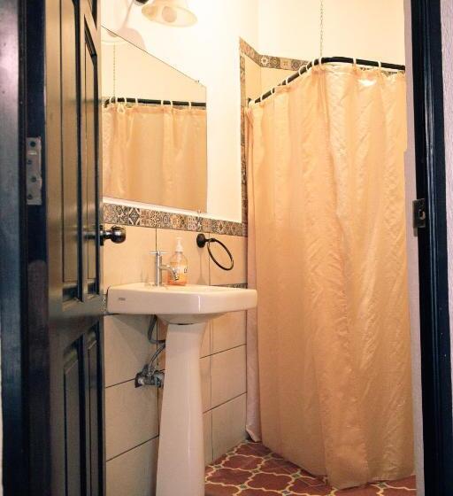 اتاق خانوادگی, Lar Antiqua