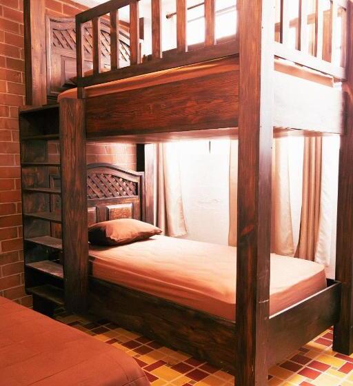 اتاق استاندارد سه نفره, Lar Antiqua