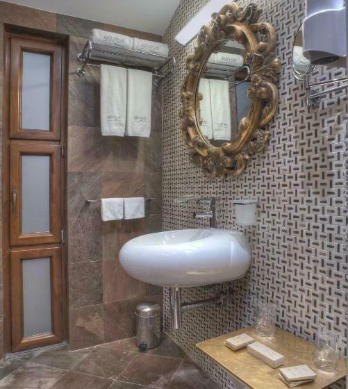 اتاق اجرایی با چشمانداز دریا, Forza Mare