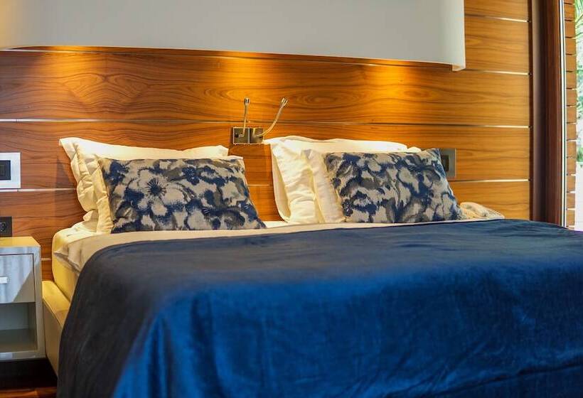 اتاق لوکس, Forza Mare