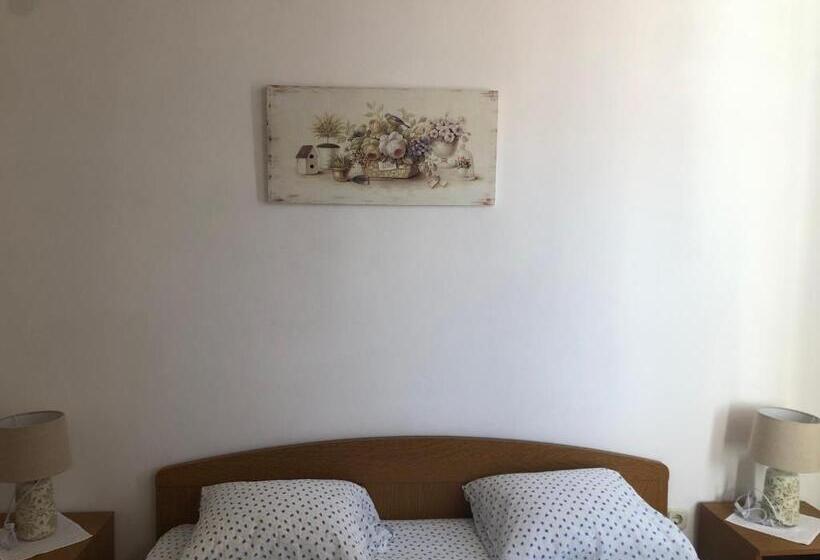 Апартаменты 2 Спальни Вид на Море, Guesthouse Tariba