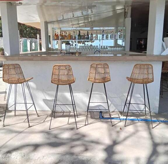 اتاق لوکس, Mabuhay Thresher Dive Resort