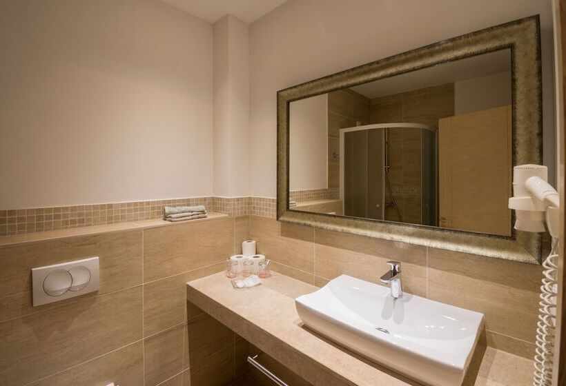 اتاق استاندارد سه نفره, Quercus