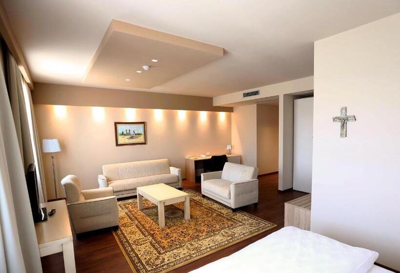 سوییت جونیور, Quercus