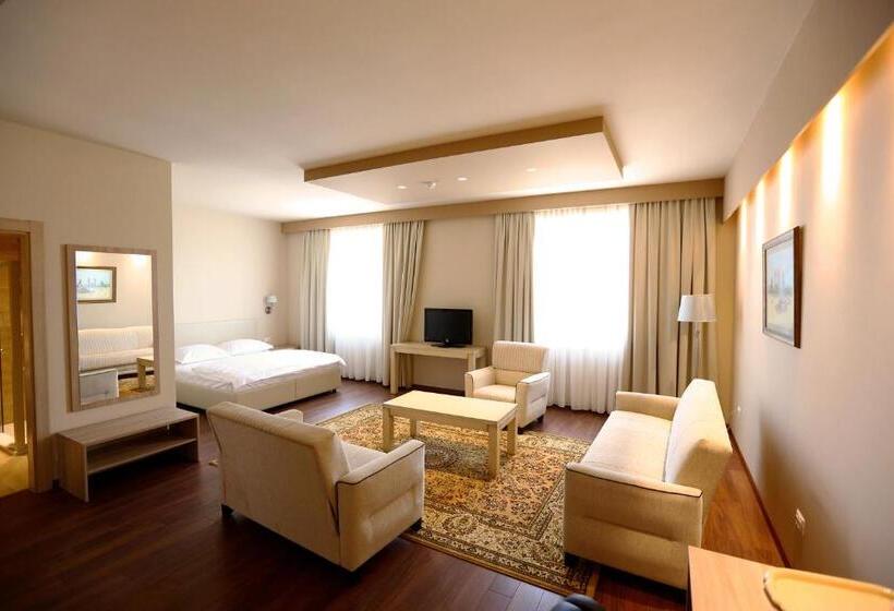 سوییت جونیور, Quercus